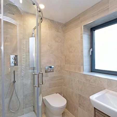 Apartment Deluxe Modern 2br With Balcony - Walk To Centre! Leeds (West Yorkshire)