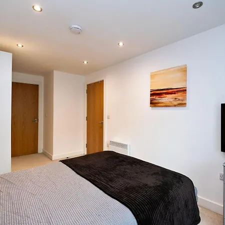 Deluxe Modern 2br With Balcony - Walk To Centre! Leeds (West Yorkshire)