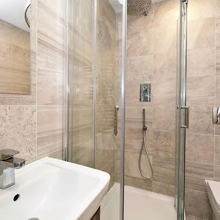 Apartment Deluxe Modern 2br With Balcony - Walk To Centre! Leeds (West Yorkshire)