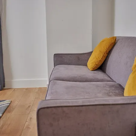 Deluxe Modern 2br With Balcony - Walk To Centre! Leeds (West Yorkshire)
