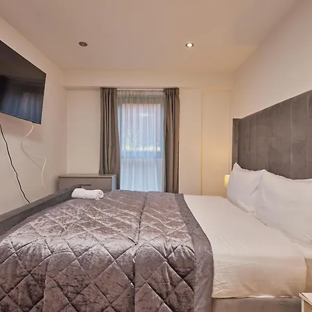 Apartment Deluxe Modern 2br With Balcony - Walk To Centre!